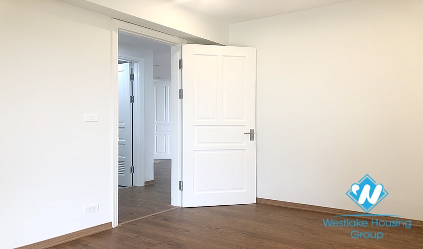 Three-bedroom, two-bathroom apartment not fully furnished, nice new house for rent